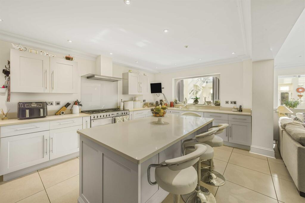 5 bedroom detached house for sale in Eyebrook Road, Bowdon, Altrincham, WA14